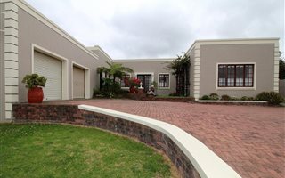 6 Bedroom House in Rooirivierrif