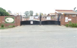 2 Bedroom Townhouse in Krugersdorp Central