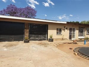 3 Bed House in Roosheuwel