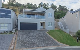4 Bedroom House in Hemel en Aarde