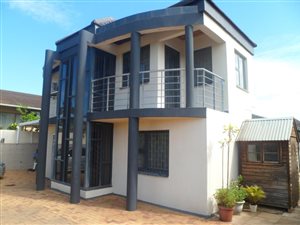 5 Bed House in Centenary Park
