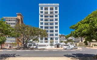 1 Bedroom Apartment in Three Anchor Bay