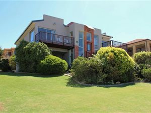 3 Bed House in Dana Bay