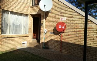 2 Bedroom Apartment in Grobler Park