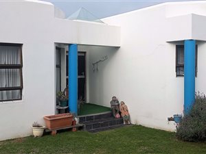 3 Bed House in Jongensfontein