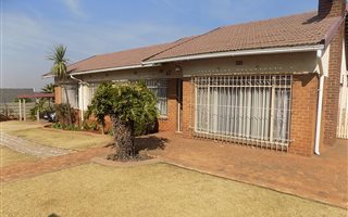 3 Bedroom House in Woodmere