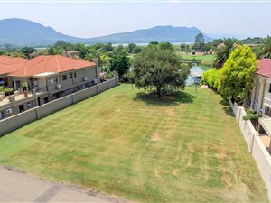 858 m² Land available in Broederstroom
