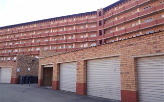 2 Bedroom Apartment in Zwartkop