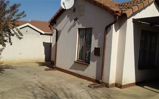 3 Bedroom House in Roodekop