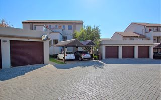2 Bedroom Apartment in Glen Marais