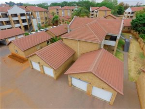 3 Bed Simplex in Die Hoewes