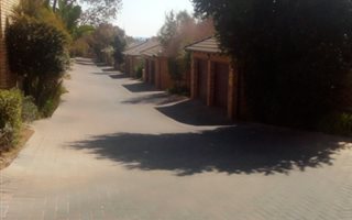 3 Bedroom Townhouse in Honeydew Ridge