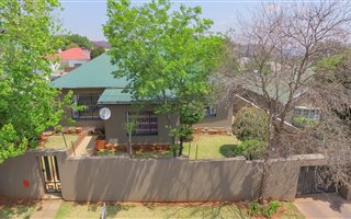 3 Bedroom House in Kensington