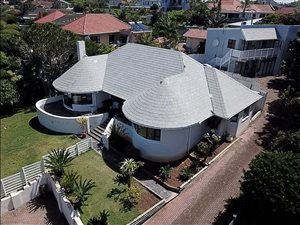 9 Bed House in Nahoon Beach