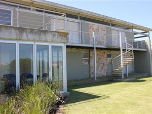 4 Bed House in Oubaai and surrounds