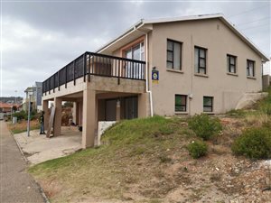 4 Bed House in De Bakke