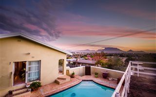 8 Bedroom House in Avondale