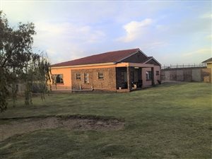 10 Bed House in Greenfields