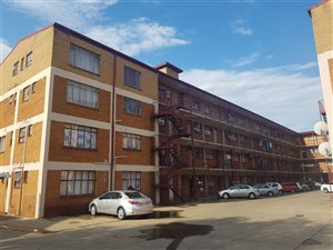 4 Bed Apartment in Laudium