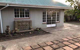 1 Bedroom Garden Cottage in Scottsville