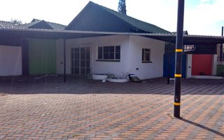 991 m² Commercial space in Edleen
