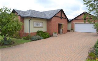 3 Bedroom Cluster in Waterfall Hills Mature Lifestyle Estate