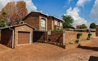 3 Bedroom Townhouse in Zwartkop