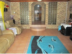 5 Bed House in Umhlatuzana