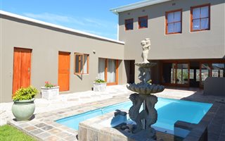 5 Bedroom House in Cutty Sark
