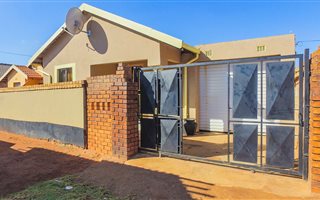 3 Bedroom House in Protea Glen