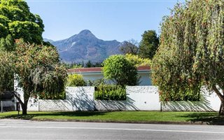 6 Bedroom House in Camphers Drift