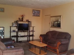 5 Bed House in Aquadene