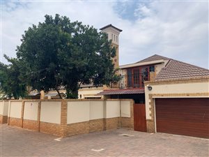 4 Bed Townhouse in Highveld