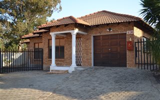 3 Bedroom House in Waterval East