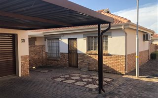 3 Bedroom Townhouse in Amberfield Manor