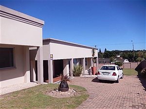 3 Bedroom Townhouse in Lovemore Heights