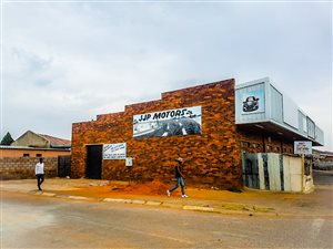 Commercial space in Zola