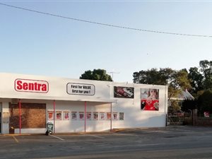 848 m² Commercial space in De Rust
