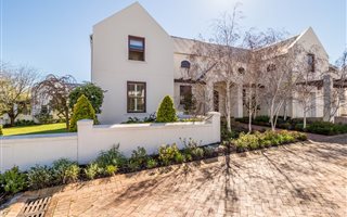 4 Bedroom House in De Zalze