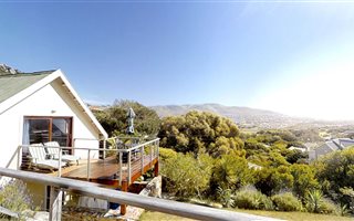 8 Bedroom House in Clovelly