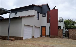 3 Bedroom House in Oukraal Estate