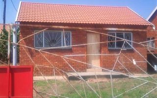 2 Bedroom House in Lethlabile
