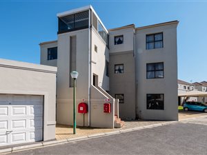 2 Bed Apartment in Vredekloof East
