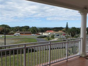 2 Bed Apartment in Shelly Beach