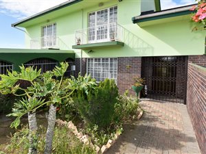 5 Bed House in Malabar