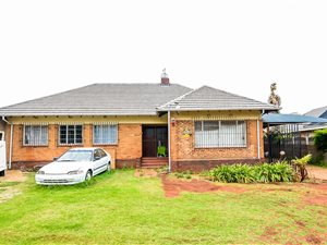 11 Bed House in Rhodesfield