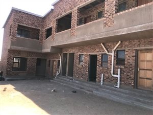 10 Bed House in Naledi