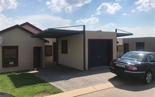 3 Bedroom Cluster in Kosmosdal