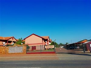 2 Bed Apartment in Jan Niemand Park