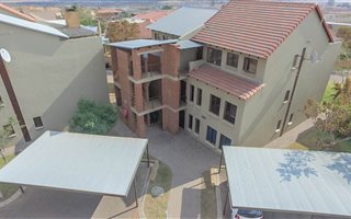 2 Bedroom Apartment in Carlswald North Estate